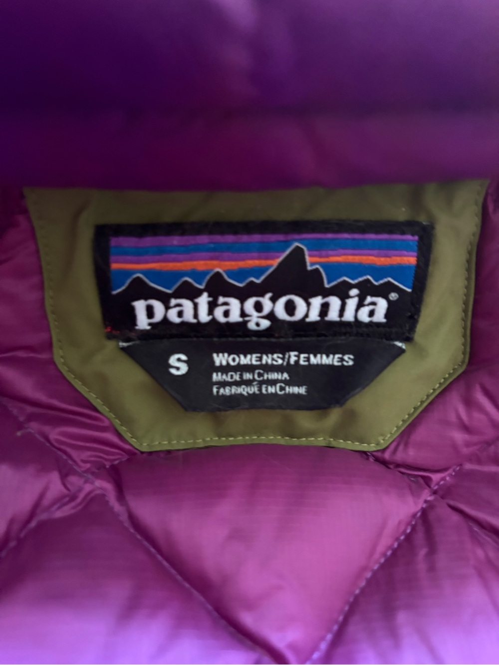 Patagonia Olive Green Women's Waterproof Hooded insSki Jacket with Purple Accent - Picture 4 of 10